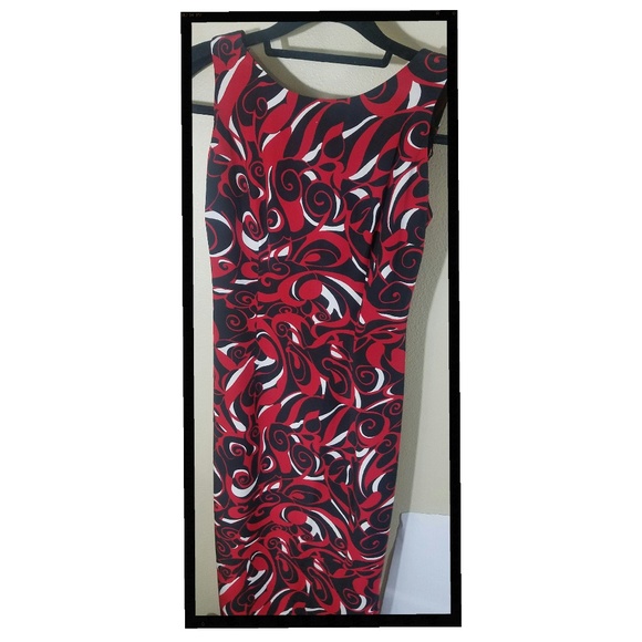 Classic Sexy Beautiful Silk Dress......size 2 - Picture 3 of 4